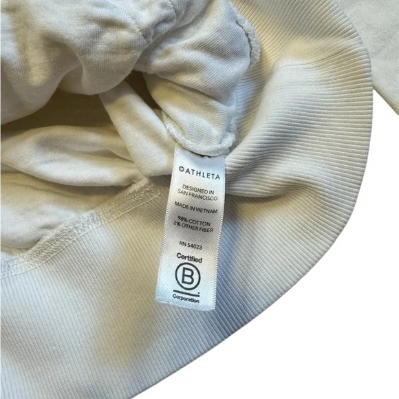 ATHLETA Women’s Size Medium White Loose Semi-Cropped Workout Top - Picture 8 of 8